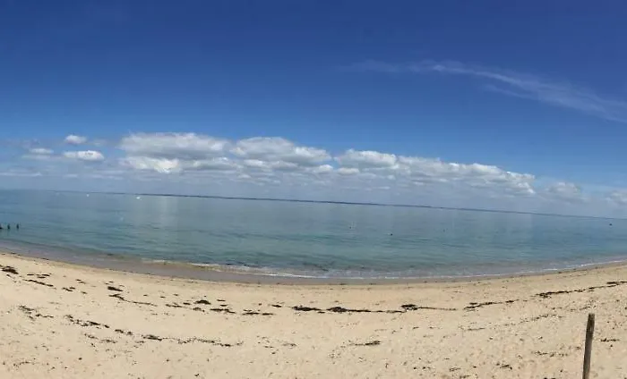 Pousse Le Portail Et Pose Toi Sur La Plage