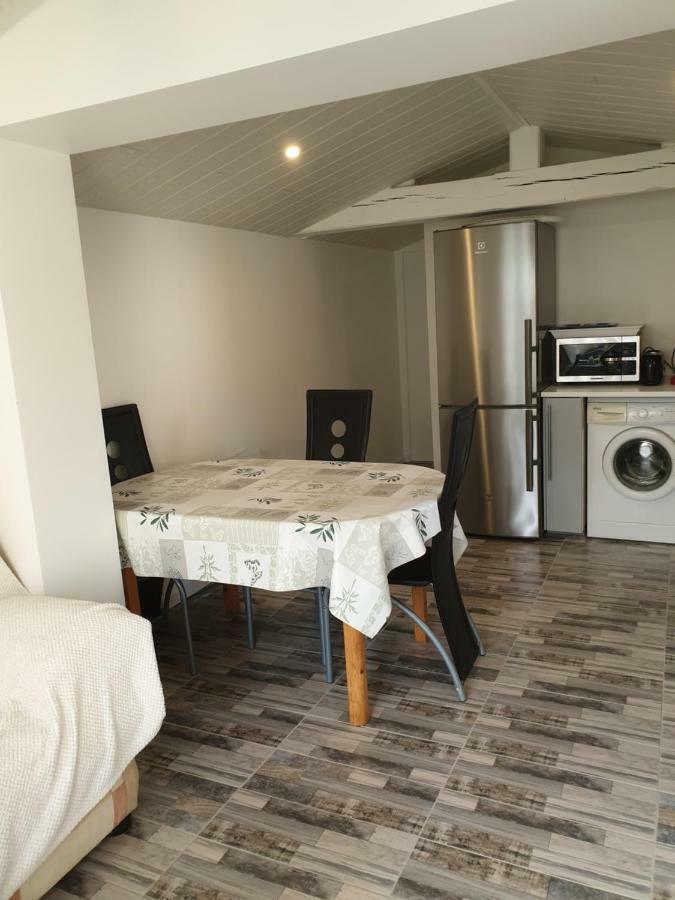 Holiday home Pousse Le Portail Et Pose Toi Sur La *